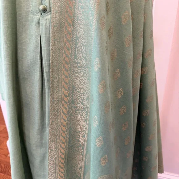 Khaadi 3 Piece Khaddar Suit with Gold embellished Shawl - Picture 2 of 4